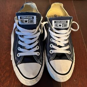 Women’s Navy Converse Size 7